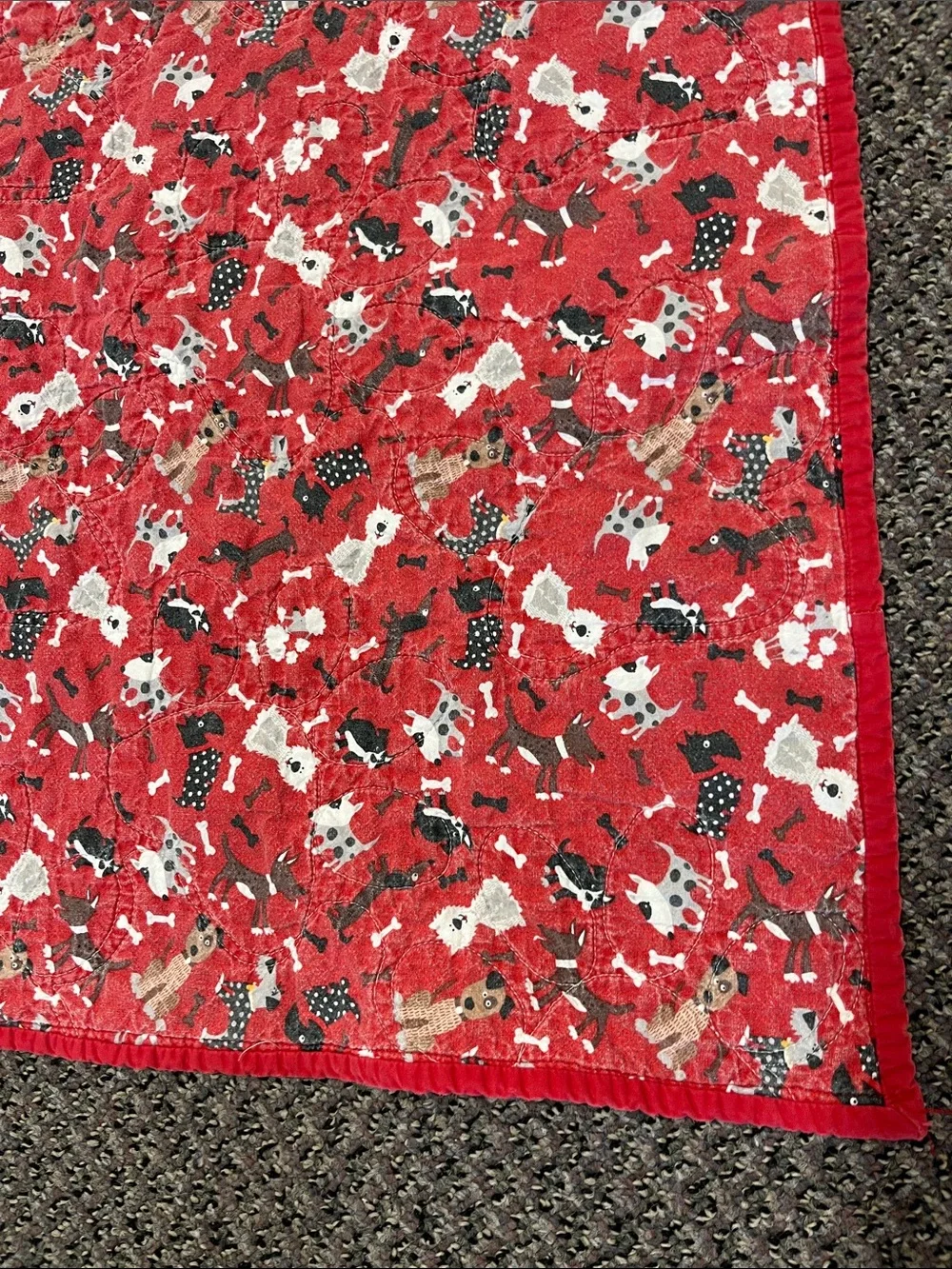 Classic Red and White Star Patchwork w/ Quilt Dog Theme Heavy Cotton  51